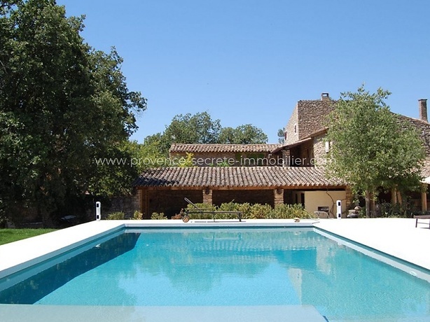 Design farmhouse with 7 bedrooms and pool for rent in Luberon